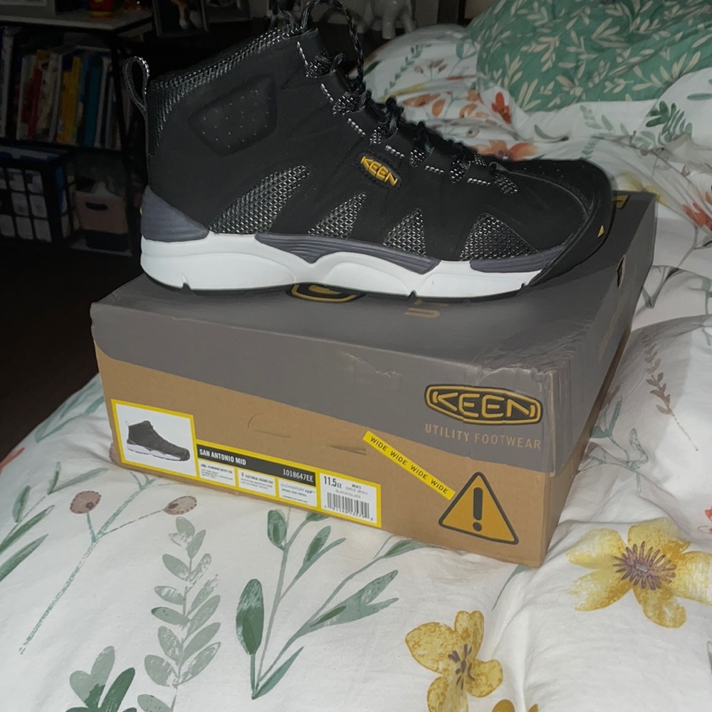 Men’s Keen utility work boots bran new never worn